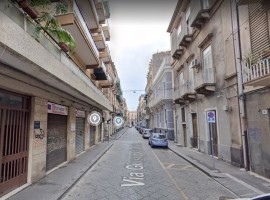 6166 - Via Umberto (Villa Bellini), bottega 60 mq, 2 luci