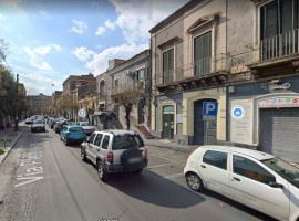 8124 - Via Plebiscito (Osp. Vittorio), centralissima bottega 60 mq, 1 luce