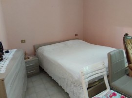 7479 - Piazza Umberto (Motta S.Anastasia), centralissimo conveniente 3 vani