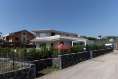 8175 - Aci Sant'Antonio, esclusive ville con giardino