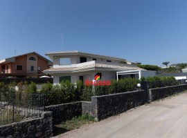 8175 - Aci Sant'Antonio, esclusive ville con giardino