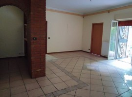 8162 - Via Etnea, ascensorato 5 vani, garage