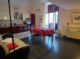 8599 - A pochi passi da Piazza Duomo ristrutturato delizioso 2 vani