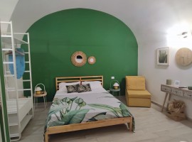 8896 - Umberto (Crispi), delizioso ristrutturato monovano