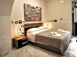 8813 - Castello Ursino, ampio monovano ristrutturato