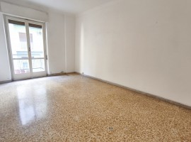 8938 - Corso Italia (VIa Monfalcone), centralissimo 4 vani, poss. garage